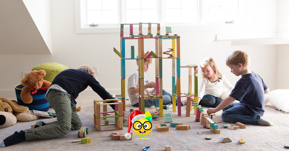 Děti si hrají se stavebnicemi